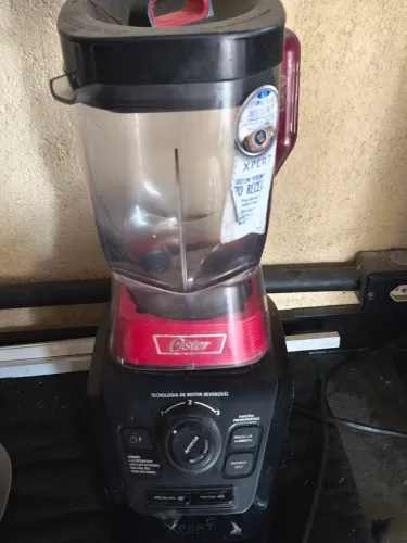 Vendo liquidificador top completo pequeno defeito no copo precisa troca as engrenagens