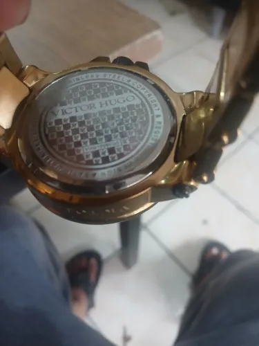 Vendo esse relógio original só colocar a bateria e meu de uso comprado na loja