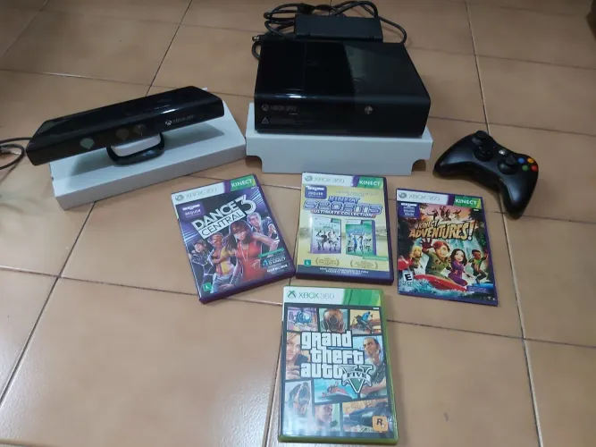 XBOX 360 SLIM (BLOQUEADO) + KINECT + JOGOS ORIGINAIS