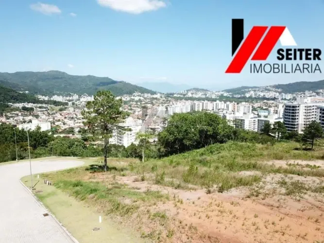 Terreno a venda no bairro Itacorubi com localização previlegiada