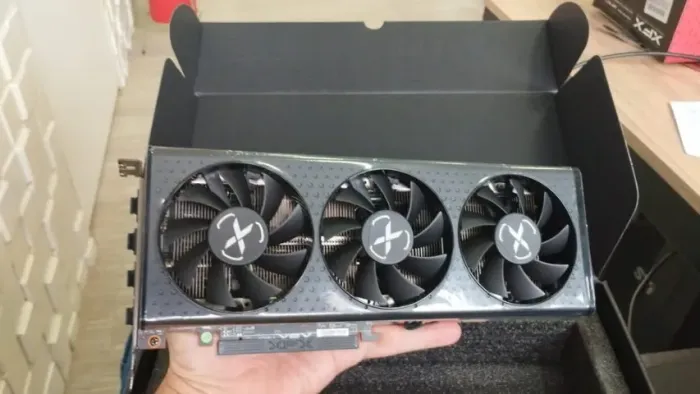 PLACA DE VIDEO RX 7600 8GB (NA CAIXA COM NOTA E GARANTIA)