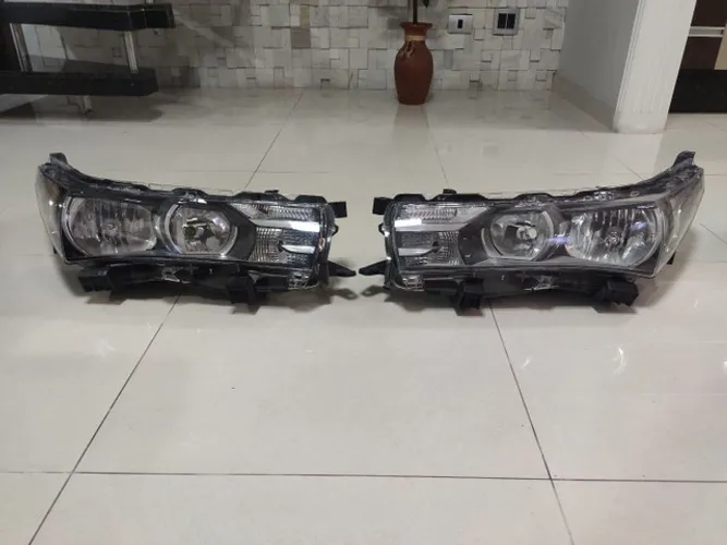 Farol esquerdo Corolla 2015 2016 2017 original