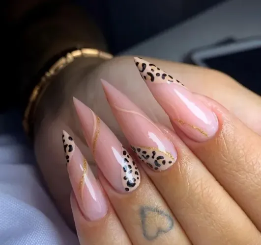 Unhas acrílicas