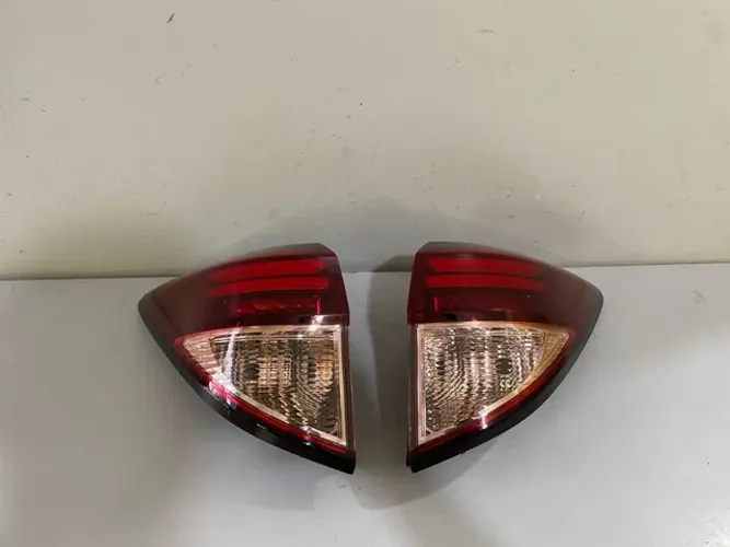 Par de Lanterna HRV / HR-V Touring 2015/2016/2017/2018