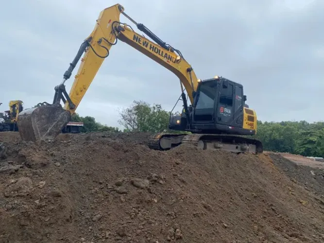 Locação de Escavadeira 13T