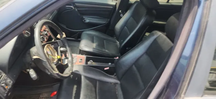 Mercedes c180 ano 1998 Sucata para venda de peças ou inteira valor 19 mil tem 2.500 de lic