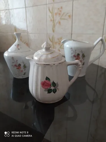 Kit em porcelana antigo 