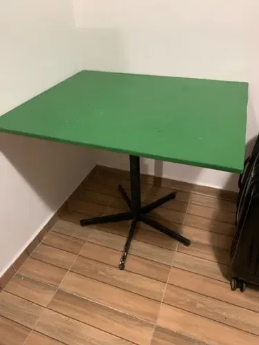 Mesa 90x70 artesanal reforçada em perfeito estado