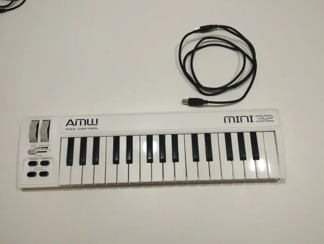 Controlador MIDI AMW mini 32