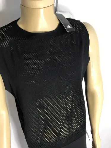 Camiseta Adidas tecido em tela corte a lazer