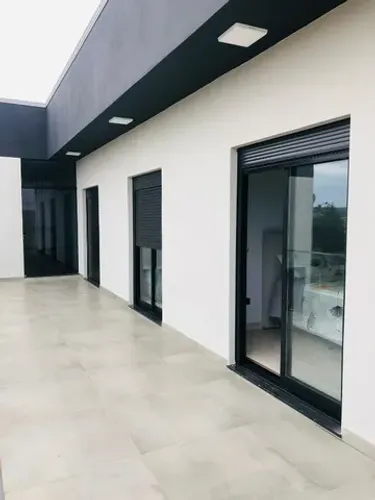 portas e janelas em alumínio com persiana integrada