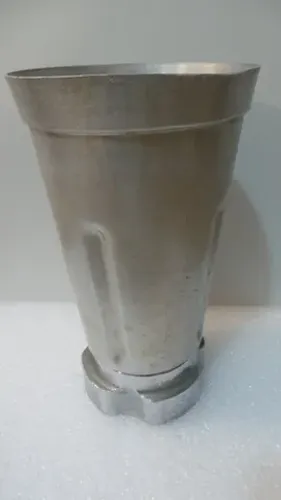 Copo de liquidificador antigo dos anos 60 em alumínio