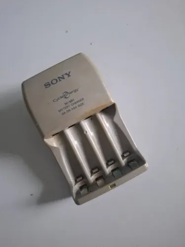 Carregador de Pilhas Sony Cycle Energy Ni-Mh AA ou AAA
