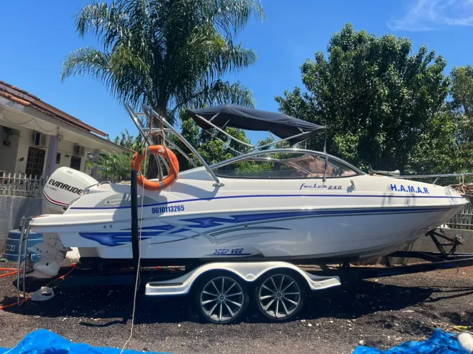 Lancha Focker 240 , motor 250hp