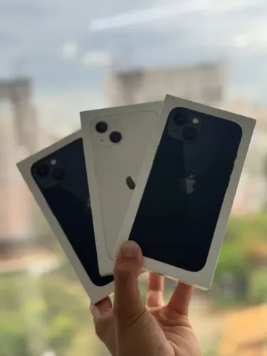 iPhone 13 / 128GB - Novo Lacrado (Preto e Branco)