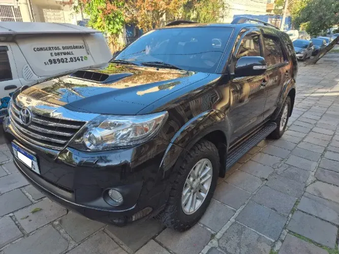 Toyota Hilux SW4 SRV D4-d 4X4 3.0 TDI Dies. AUT 2013