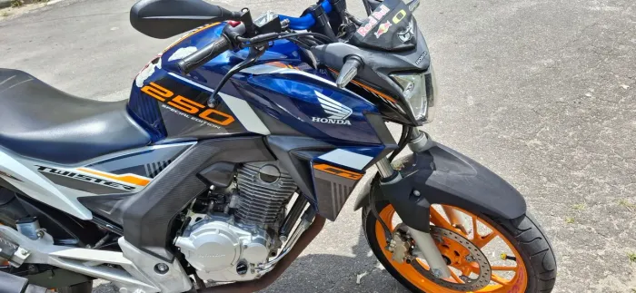 Twister 250  série especial   toda revisada   bem conservada   de garagem  