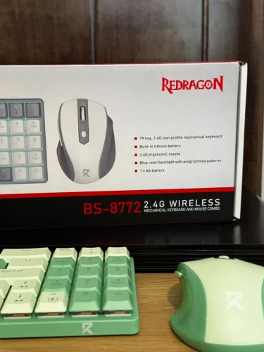 Kit Mouse e teclado mecânico sem fio Redragon Verde