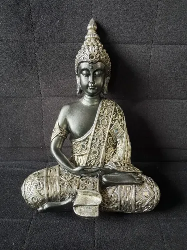 estatua estilo buda