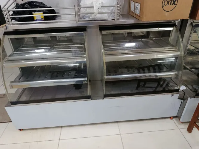 Vendo estufa de salgados e uma estufa de frios 