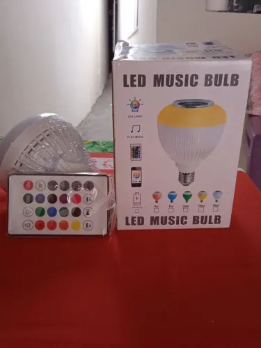 Lâmpada LED Musical Bluetooth com Controle Remoto