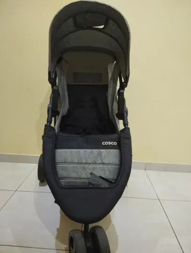 Carrinho de bebê Cosco