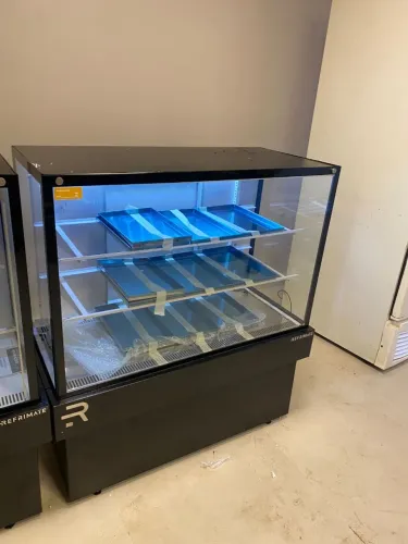 Vitrine aquecida 1,10M Refrimate pronta entrega - Marcos