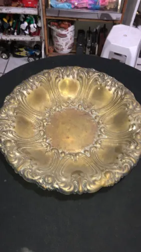 Linda fruteira de latão de centro de mesa antigo