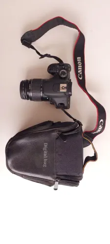 Canon T3i, em excelente estado. Acompanha case e lente do kit.