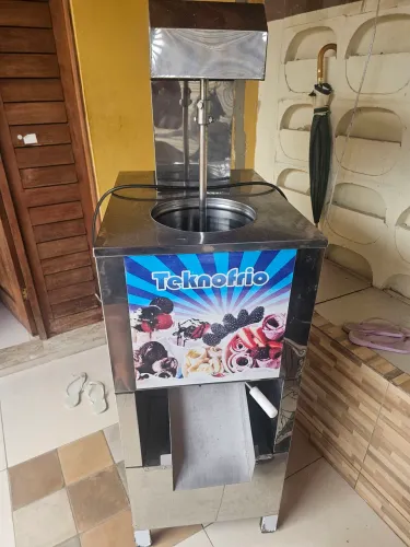 Máquina de Sorvete/gelato e açaí Teknofrio sv40
