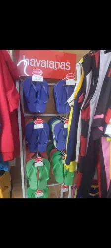 Havainas vendo barato 28 pares + espositor