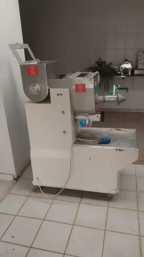 Extrusora Para Massas Alimentícias La Parmigiana 30 Kg / hora