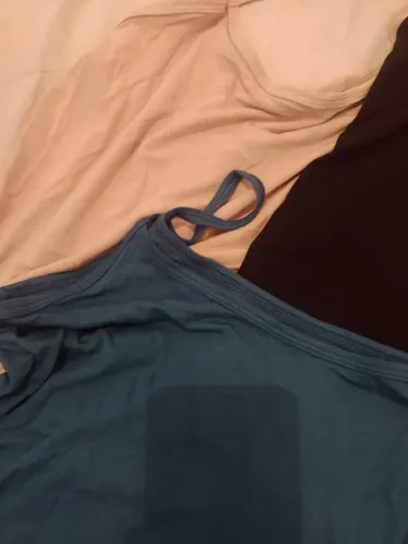 Blusa feminina malha de alcinha lindas cada uma é vinte reais 