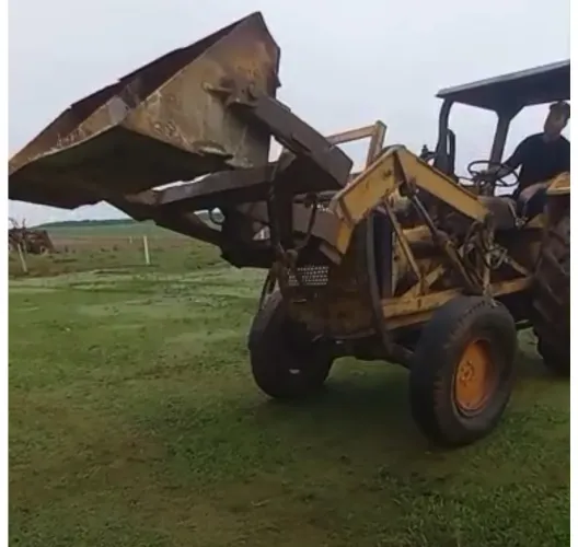 Trator CBT 1105