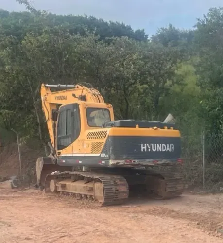 Escavadeira Hyundai 160 LC-9S ano 2015 com 8000 horas, em SP