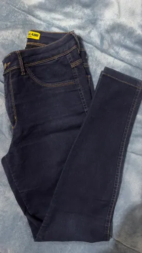 Calça jeans retrato falado