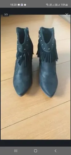 Bota preta linda