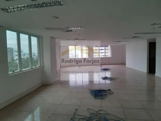 STADIUM - EXCELENTE SALA COMERCIAL NO CONDOMÍNIO STADIUM - EM FRENTE AO ALPHA SHOPPING E A