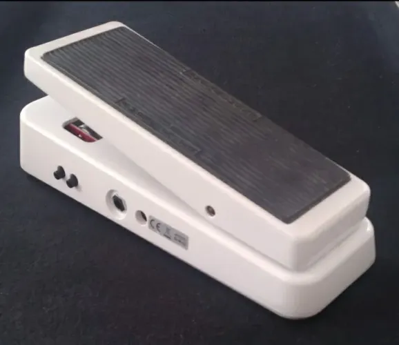 Pedal Cry Baby wah 105q