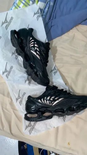 Mizuno pro 8 all black