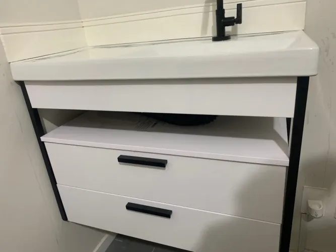 Gabinete com pia e bancada