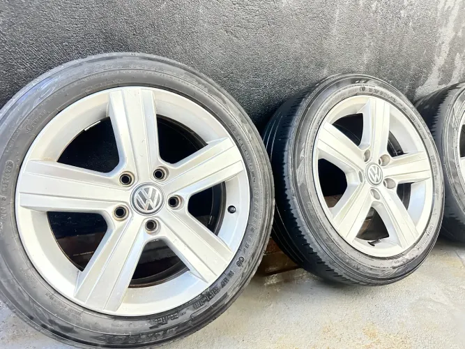 Rodas Aro 16 - 6,5 Originais VW Golf 2012-18 C/ Pneus e Adaptador 4x100