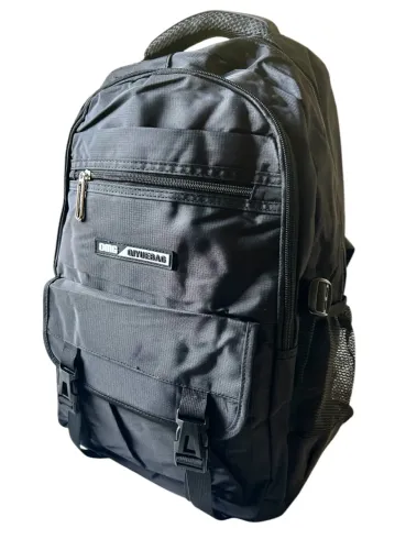 Mochila preta resistente - Ótimo espaço interno!
