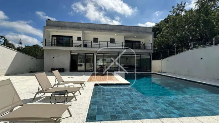 Chácara de Alto Padrão à Venda - Porteira Fechada | Santa Branca - SP