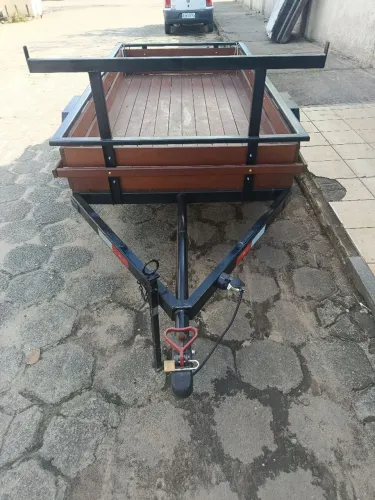 Carretinha emplacada nunca usada.