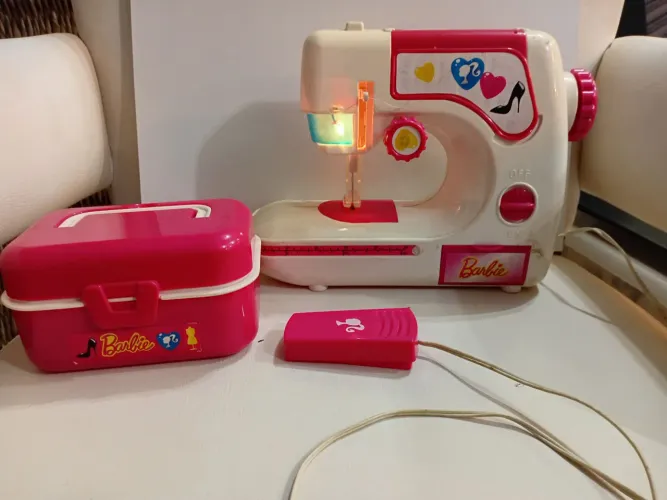 Máquina de costura da Barbie,  com maleta