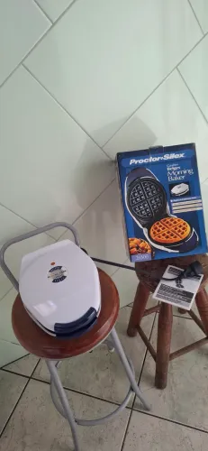 Máquina de Waffle Proctor Silex, 20 cm diâmetro,  sem uso. Na caixa. 