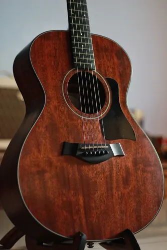 TAYLOR 322 MAHOGANY