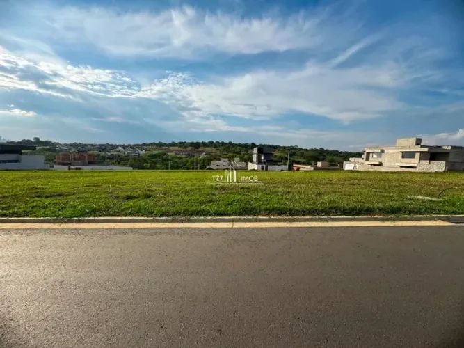 Condomínio Jardins Parma - Lote plano, linda vista para Goiânia, com 257,98 m² -