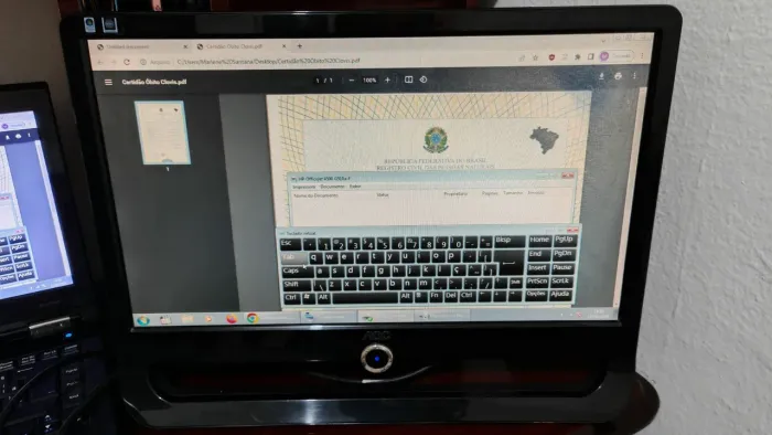 Monitor AOC 21" funciona normal, com mancha na tela